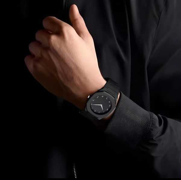 Aura Quartz Watch Black Lightweight
